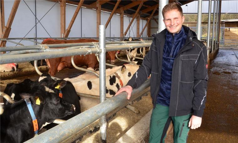 Während mancher Landwirt aufhört, hat Henning Bochers gerade einiges in den elterlichen Betrieb investiert. In Grafel betreibt er den „Biohof Mojenhop“ mit aktuell 210 Bio-Milchkühen.