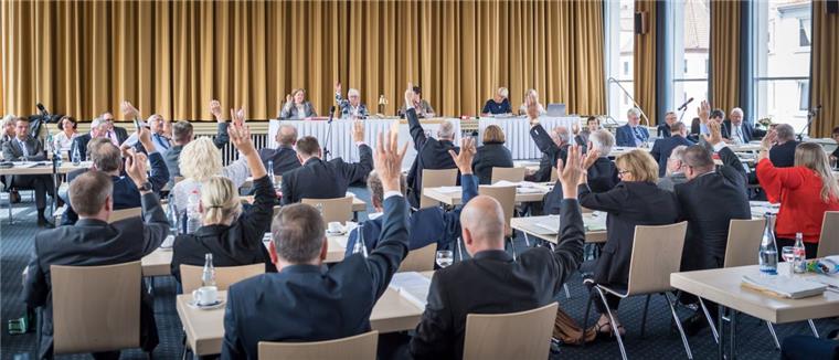 Sonntagsfrage in Bremerhaven: Groko verliert Stimmen Wäre am Sonntag Wahl für die Stadtveerordnetenversammlung würde die große Koalition an Stimmen verlieren, die Grünen deutlich zulegen. Das ist das Ergebnis einer von der FDP in Auftrag gegebenenen Umfrage.
