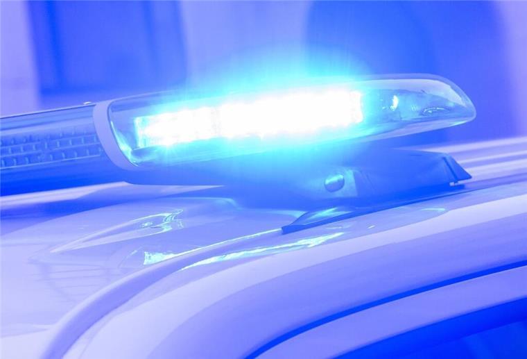 Wagen ohne Nummernschilder auf A27 – Motor noch warm, Fahrer verschwunden