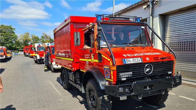 Waldbrände in Spanien: Spezialisten aus Niedersachsen helfen Waldbrand-Spezialisten der Feuerwehr aus Deutschland sind auf dem Weg nach Spanien. Sie sollen dort bei der Bekämpfung der verheerenden Waldbrände helfen.