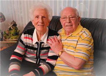 Waltraud und Hans-Jürgen Thomas aus Bremerhaven-Wulsdorf feiern ihren 60. Hochzeitstag. 