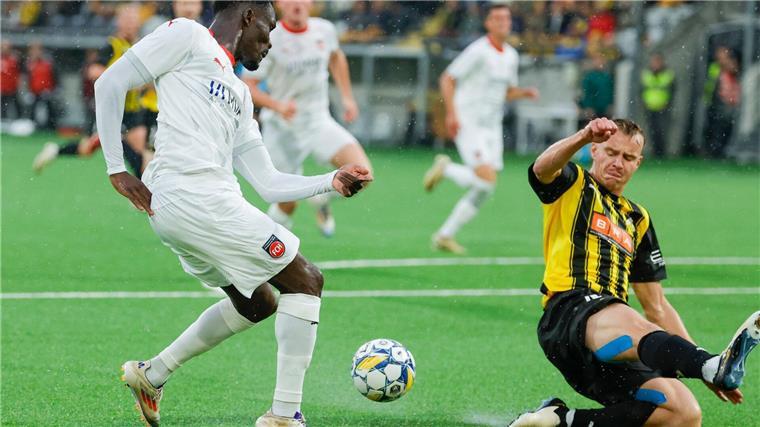 Tore und Tänzchen: Heidenheimer Europapokal-Euphorie War einer der Heidenheimer Aktivposten im Playoff-Hinspiel: Neuzugang Sirlord Conteh (l.).