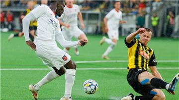 War einer der Heidenheimer Aktivposten im Playoff-Hinspiel: Neuzugang Sirlord Conteh (l.).