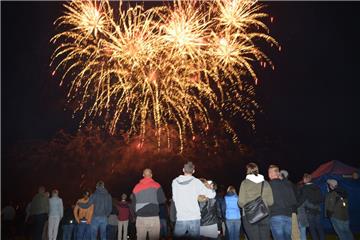 War immer ein Höhepunkt des Seefestes: das Feuerwerk überm Beerster See. In diesem Jahr wird es aus Kostengründen gestrichen.