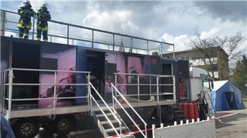 Warten auf den Einstieg von oben in den Heisscontainer, der von Freitag bis Sonn...