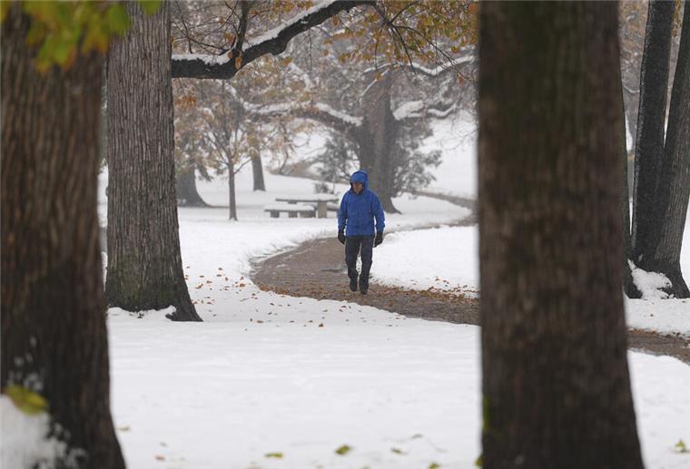Warten auf die weiße Winterpracht: Für kommende Woche ist ein Kälteeinbruch vorhergesagt. Doch reicht das schon für den ersten Schnee?