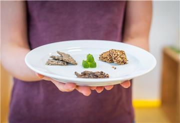 Was darf es denn sein: Insektencracker, geröstete Grillen, Energieriegel aus Buffalo-Würmern oder mit Algen gefärbte Gummibärchen?
