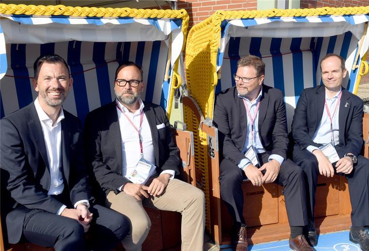 Die Windenenergie-Branche trifft sich in Bremerhaven Was die Windenergie-Branche zur Zielerreichung braucht berichten während der Windforce (von links) Tim Meyerjürgens vom Netzbetreiber Tennet, Jörg Kubitza (Weltmarktführer Orsted), Manfred Dittmer (Parkwind) und Martin Gerhardt (Siemens Gamesa).