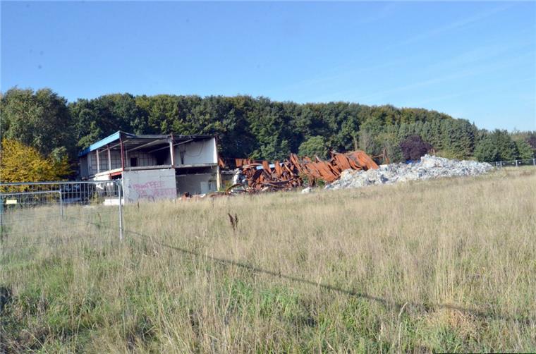 Was erwartet uns in den Hallen die beim Brand stehen geblieben sind? Das würden Investoren, die Interesse am ehemaligen Sörgel Gelände im Gewerbegebiet Am Wedenberg in Loxstedt haben gerne wissen, bevor sie bei der Zwangsversteigerung mitbieten. Das aber ist nicht so einfach