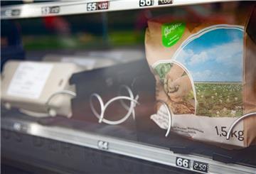 Lebensmittel in einem Automaten.
