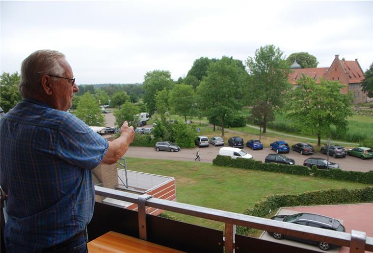 Was ist dann mit meiner Aussicht? Günter Krawolitzki macht keinen Hehl aus der Ablehnung des geplanten Mehrfamilienhauses im Ortskern von Bad Bederkesa.