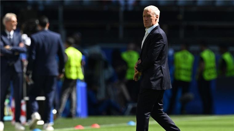 Was könnte mit Frankreichs Trainer Didier Deschamps nach einem frühen EM-Aus passieren?