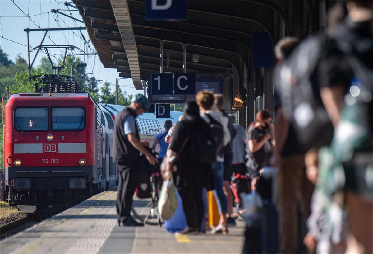 Bund und Länder ringen um Nachfolger für 9-Euro-Ticket Was kommt nach dem 9-Euro-Ticket?