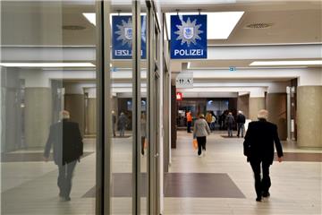 Was passiert mit den Beamten in den Polizeirevieren Bremerhaven-Mitte und -Leherheide?