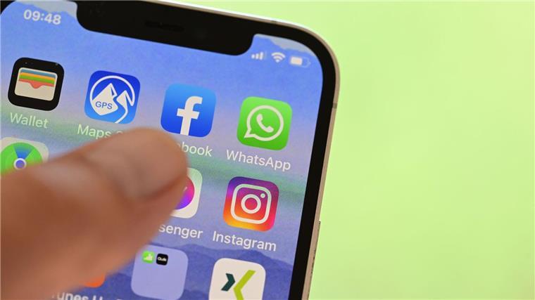 Bitkom: Wenige Menschen kümmern sich um digitalen Nachlass Was passiert nach dem Tod mit Profilen in den sozialen Medien? Komplett verschwinden müssen sie nicht.