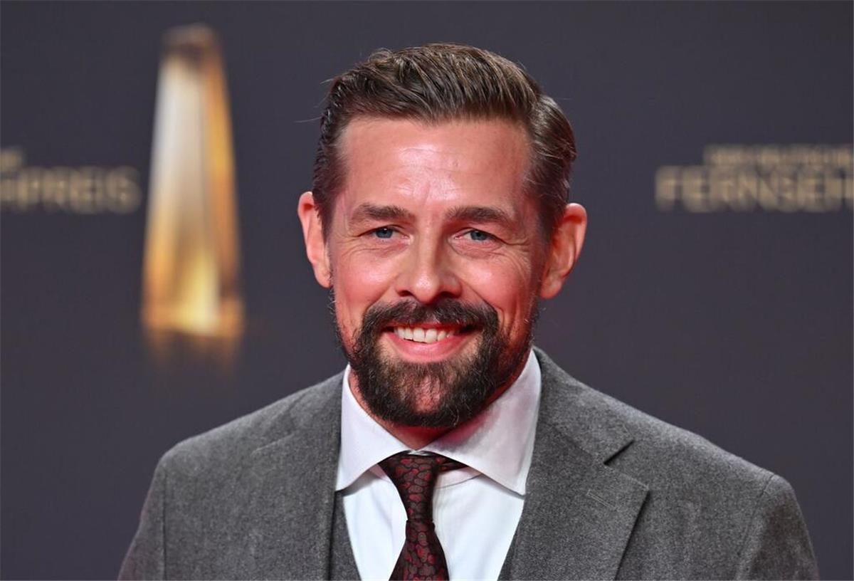 Nach Talkshow-Aus: Neue Sendung für Klaas noch im April Was passiert, wenn man nur noch Pfannkuchen isst? Solchen Fragen will Klaas künftig nachgehen.