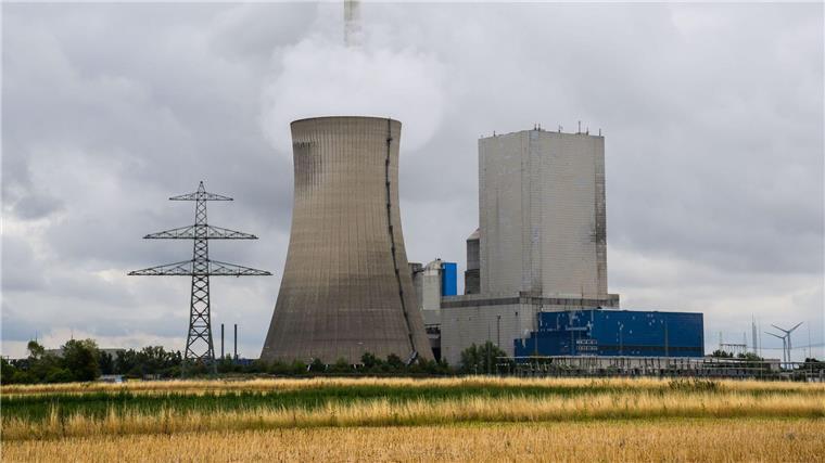 Kohlekraftwerk Mehrum geht endgültig vom Netz Wasserdampf steigt aus dem Kühlturm vom Kraftwerk Mehrum im Landkreis Peine.