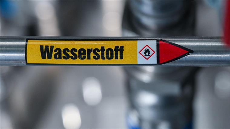 Kooperation bei Aufbau von Wasserstoffwirtschaft „Wasserstoff“ steht auf einer Leitung.