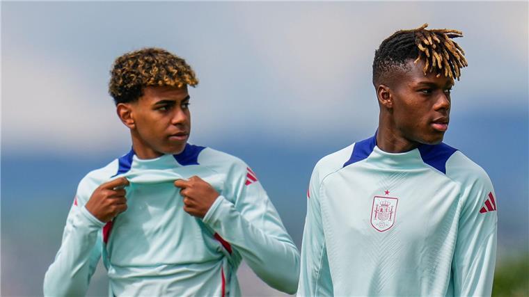 Rooney vergleicht Nico Williams mit Cristiano Ronaldo Wayne Rooney hat Nico Williams (r) mit einem der größten Fußballer verglichen.