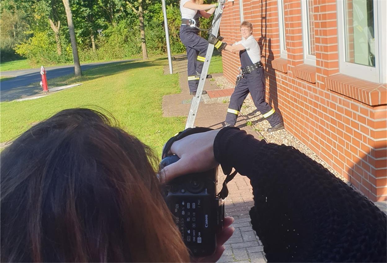 Feuerwehrfrauen: Kalender geht in eine neue Runde