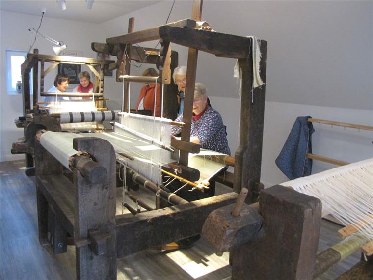 Elsdorf: Heimat- und Trachtenverein veranstaltet Ausstellung im „Sprüttenhus“ Webstühle klappern im Elsdorfer Sprüttenhus, einige davon sind bereits mehr als 200 Jahre alt.