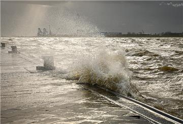 Wechselhaftes Wetter in Bremerhaven: Von einem sonnigen Donnerstag zu regnerischen und windigen Tagen. (Symbolbild)