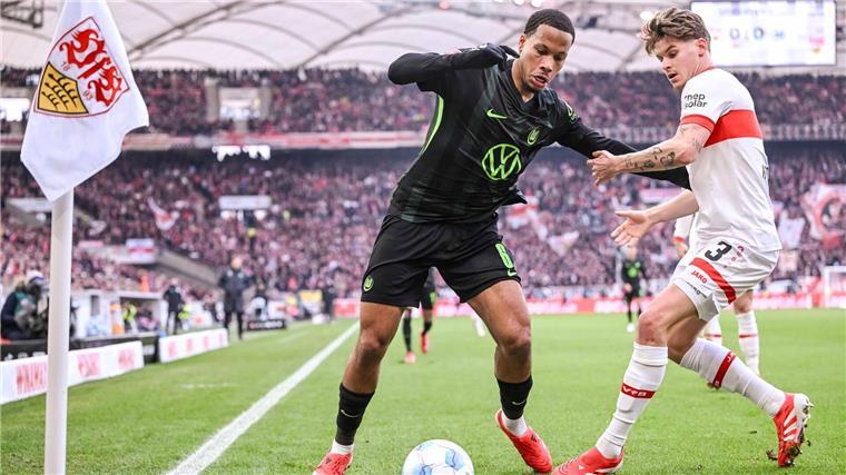 VfL Wolfsburg verleiht Belgier Vranckx nach Italien Wechselt nach Italien: Wolfsburg-Profi Aster Vranckx (l).