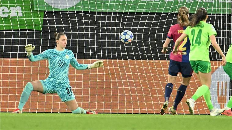 Fußball-Torhüterin Borbe wechselt zu Arsenal Wechselt zum WFC Arsenal: Die bisherige Wolfsburgerin Anneke Borbe (l).