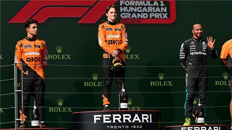 Kampf gegen Wüterich Verstappen: Norris braucht jeden Punkt Weder Lando Norris (l) noch Oscar Piastri (m). strahlen nach dem Rennen in Ungarn