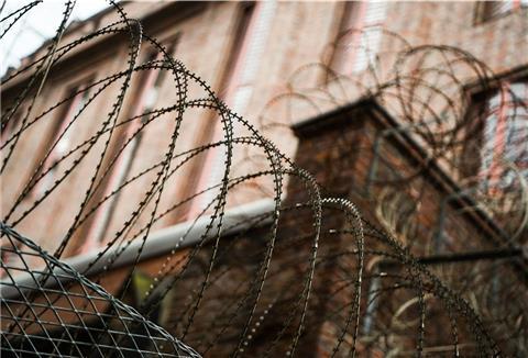 Wegen der Coronakrise: In Bremerhaven und Bremen kommen Häftlinge auf freien Fuß.