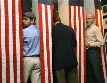 Wegen der Größe der USA geben die Einwohner zu unterschiedlichen Zeiten ihre Stimmen für die Wahl des US-Präsidenten ab.