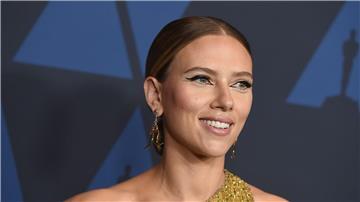 Wegen der KI-Stimme „Sky“ ist es zum Streit zwischen OpenAI und Scarlett Johansson gekommen.