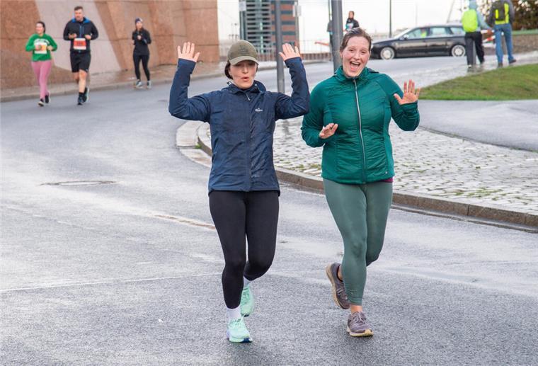 Am Sonntag: Mehrere Busse werden zum City Marathon und Herbstfest umgeleitet Löuferinnen Stadt Bremerhaven