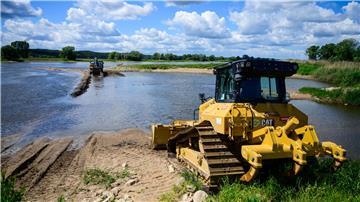 Wegen des Niedrigwassers in der Elbe pausiert eine Fähre im Landkreis Lüneburg.