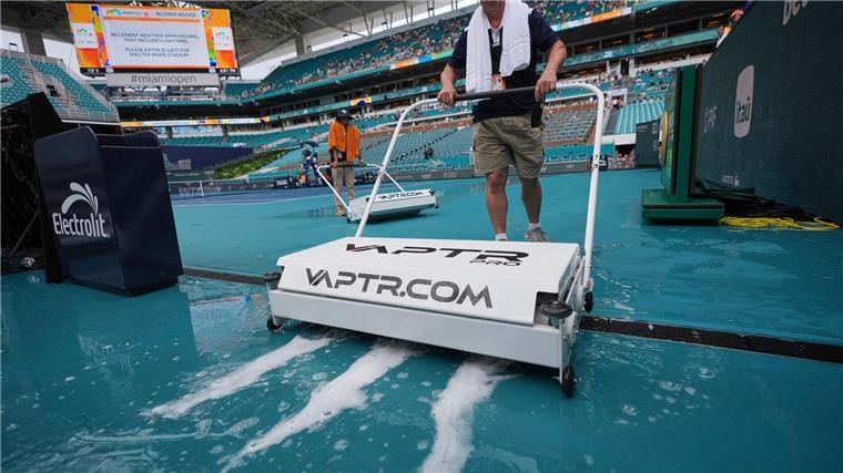 Wegen des Regens in Miami begann das Finale mit mehr als fünf Stunden Verspätung.