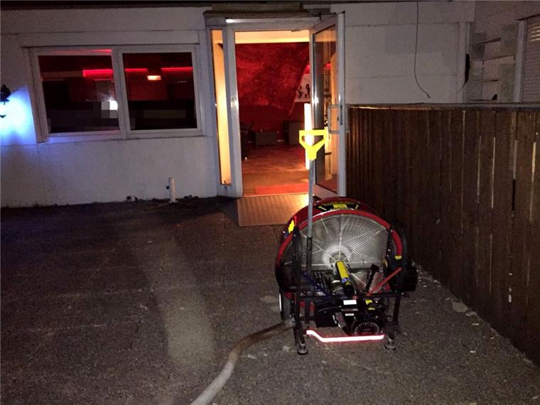 Großeinsatz: Kohlenstoffmonoxid-Alarm in Shisha-Bar am Spadener See Wegen einer gefährlichen Kohlenstoffmonoxid-Konzentration wurde in der Nacht zu Sonntag in der Shisha-Bar am Spadener See ein Großalarm ausgelöst.