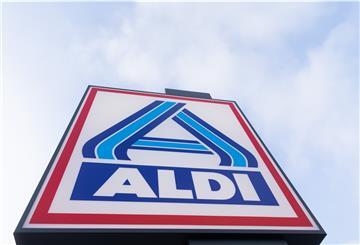 Blick auf ein Firmen-Logo eines Aldi-Marktes.