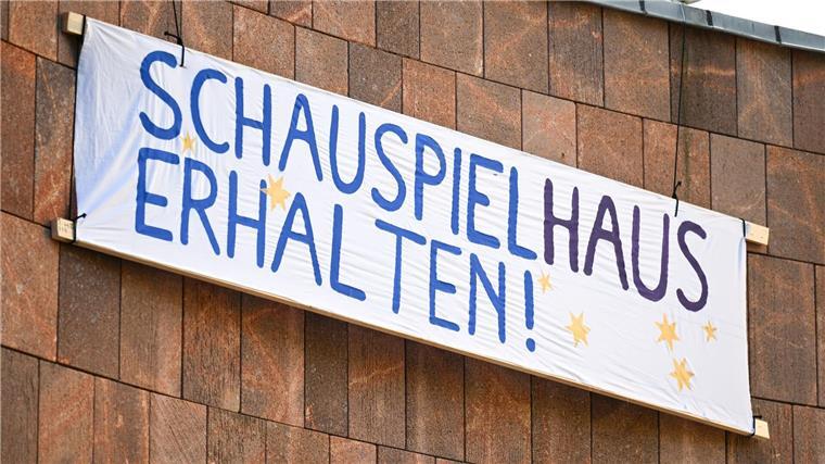 Wegen einer Kostenexplosion für die Sanierung ist die Zukunft des Chemnitzer Schauspielhauses ungewiss.
