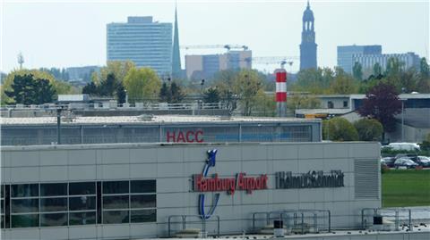 Wegen einer nicht bezahlten Geldstrafe hat ein Passagier aus Georgien am Hamburger Flughafen Schwierigkeiten bekommen. (Symbolbild)