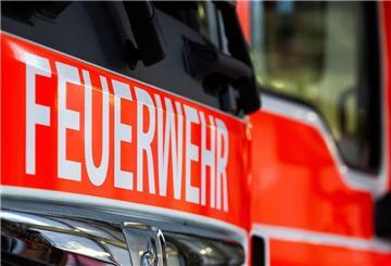 Ein Einsatzfahrzeug mit der Aufschrift «Feuerwehr»