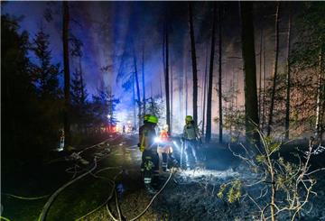 Wegen eines großflächigen Brandes im Heidekreis ist das Wochenendgebiet Esseler Wald am Mittwochabend evakuiert worden.