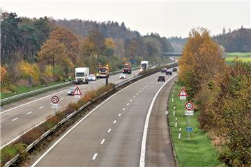 Wegen eines technischen Defekts blieb auf der A27 ein Lastwagen liegen.