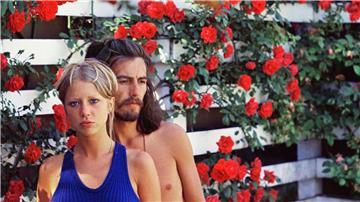 Wegen ihr sind die Beatles nach Indien gereist, später war sie mit Eric Clapton verheiratet: Pattie Boyd hat sich bei einer Auktion in London von mehreren Erinnerungsstücken und Zeitzeugnissen getrennt.