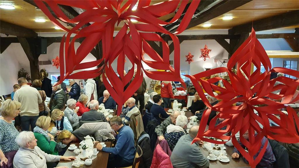 Weihnachtliche Wiener Kaffeehaus-Atmosphäre hatte der Förderverein des Alten Pas...