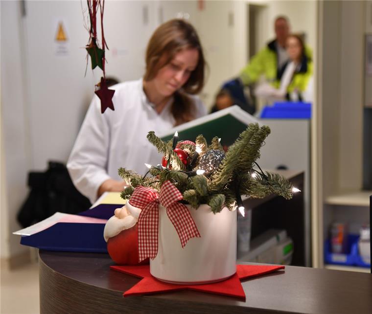Weihnachtsdienst: 13 Pflegekräfte und bis zu zehn Ärzte sind jeweils über 24 Stunden verteilt in der Notaufnahme des Klinikums Reinkenheide im Einsatz. 