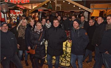 Weihnachtsmärkte luden am Wochenende zum Bummeln, Stöbern und Klönen ein. So wie hier in Zeven, zum Beispiel aber auch in Tarmstedt, Sittensen und Selsingen.