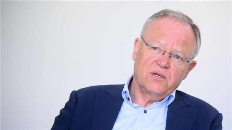 Wie Ex-Ministerpräsident Weil den VW-Dieselskandal erlebte Weil blickt zurück auf den VW-Dieselskandal, den er als Ministerpräsident parallel zur Flüchtlingskrise meistern musste. (Archivbild)