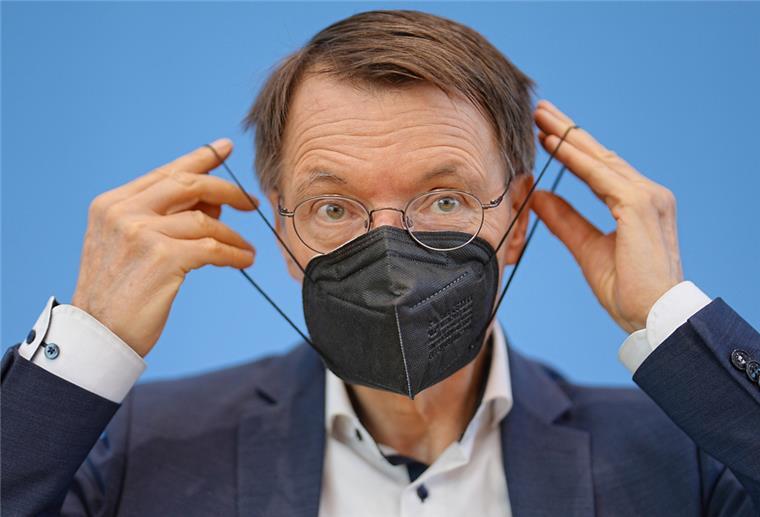 Gesundheitsministerium: Prekäre Corona-Situation im Herbst erwartet Weil das Gesundheitsministerium um Minister Karl Lauterbach (SPD) im Herbst durch die Corona-Variante BA.5 eine „prekäre Situation“ erwartet, soll mit mehreren Maßnahmen gegengesteuert werden.