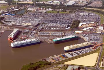 Weil die Autohersteller keine Fahrzeuge verkauften, brach auch auf dem Autoterminal Bremerhaven der Umschlag ein. Die BLG bendete das Geschäftsjahr 2020 mit enormen Verlusten. 