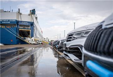 Weil die Lage immer schwieriger wird, soll die Arbeit auf dem Autoterminal neu strukturiert werden. Dazu hat die BLG-Spitze einen Spezialisten eingekauft. Der Betriebsrat zeigte sich überrascht über diese Entwicklung.